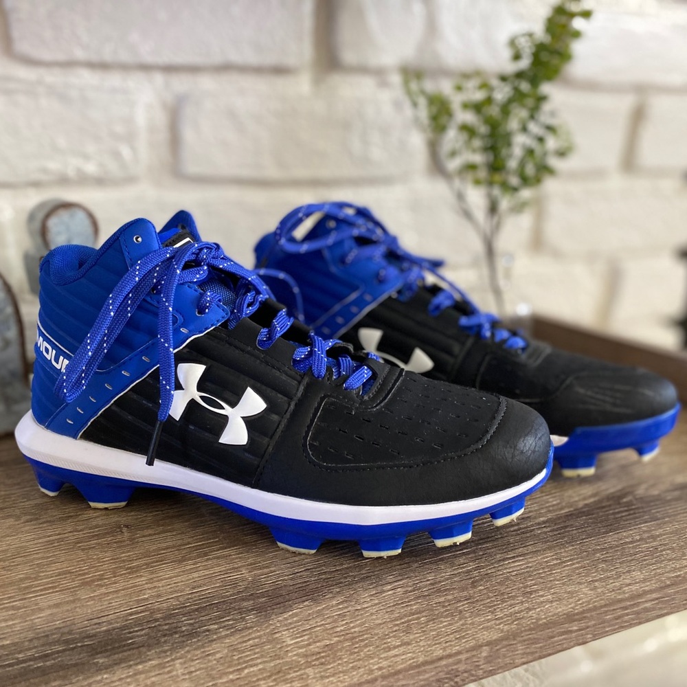 Boys Under Armour cleats